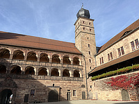 Blick in den Burginnenhof