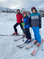 die Jungs auf Skiern